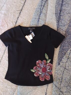 🌼August silk Black V-Neck Tee with Multicolor Sequin Flower